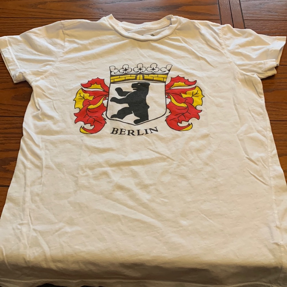 Barely worn ladies Berlin tshirt, size L